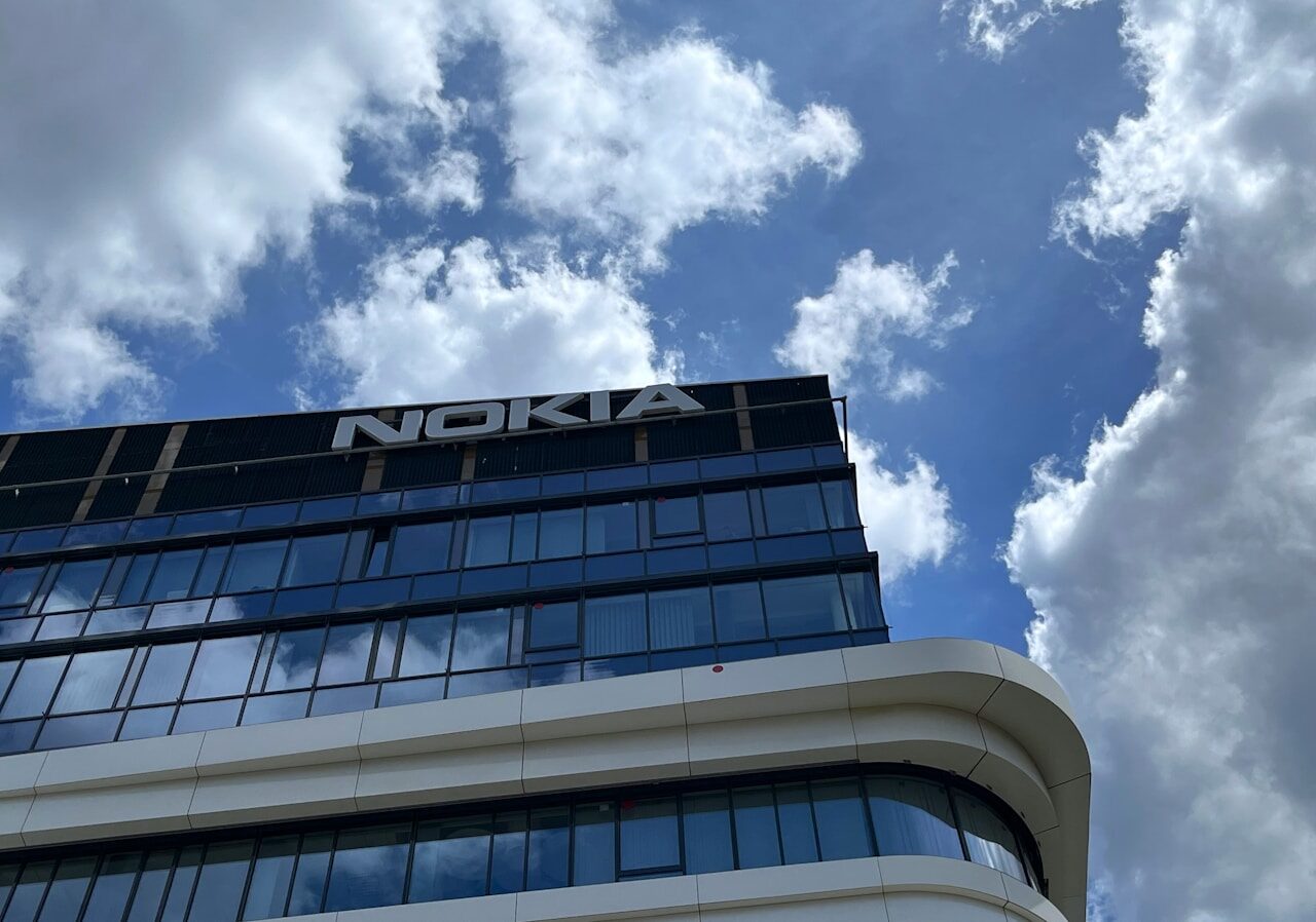 a building with a cloudy sky